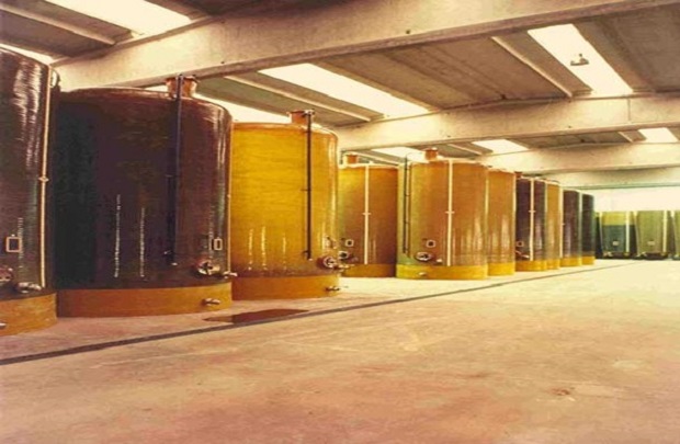 vetroresina vino contenitori cantina