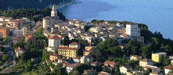 Alcuni indicatori statistici dell’agriturismo nelle Marche e in Italia